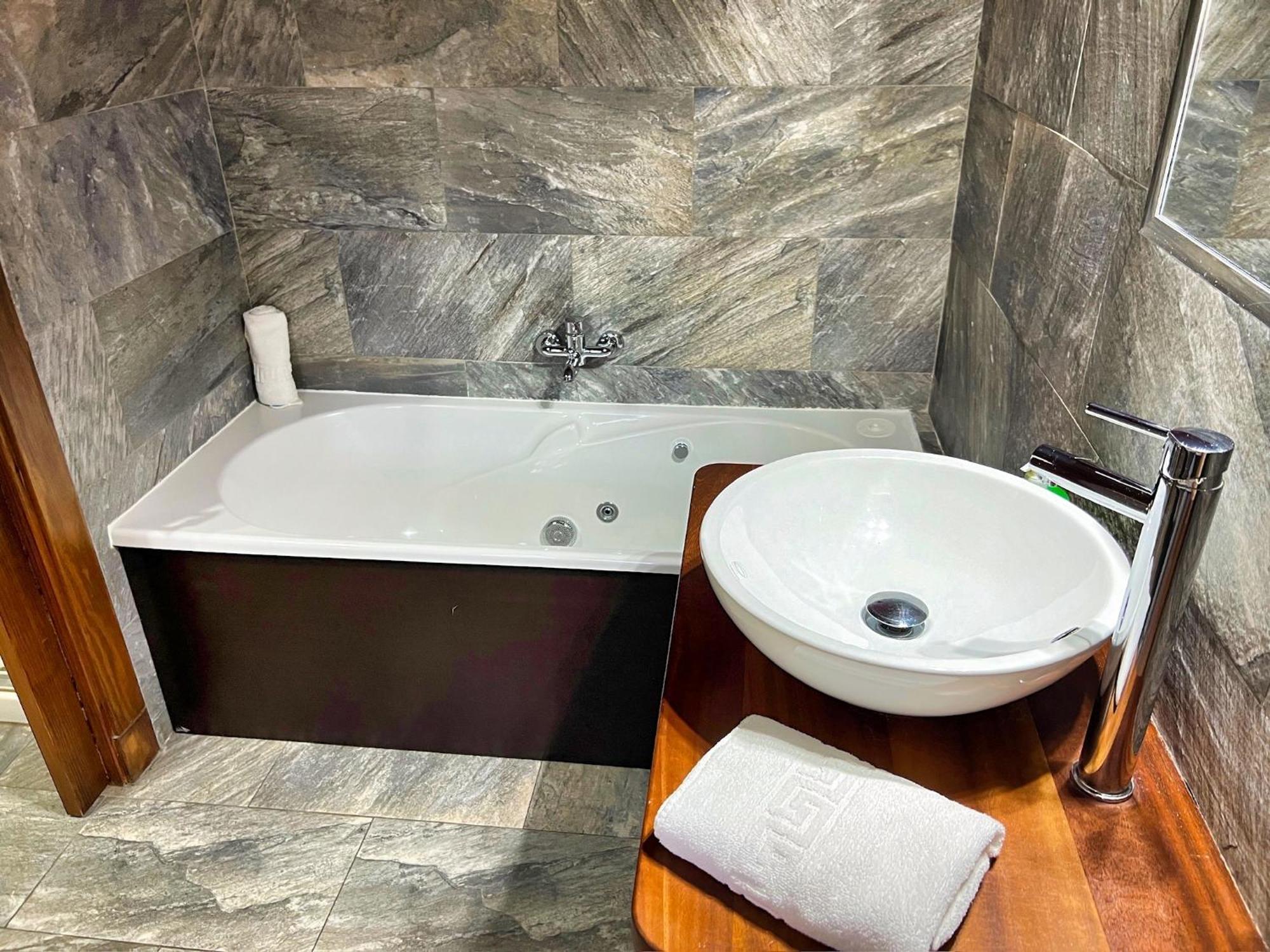 Apartamentos Spa Casco Historico De Isla - AlojateИсла Экстерьер фото